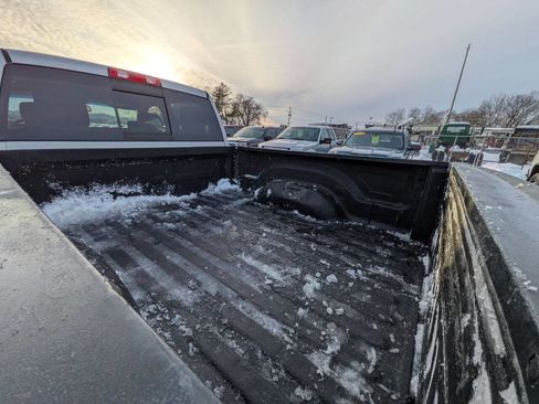 Used 2016 RAM 2500 SLT image 9