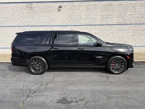Used 2024 Cadillac Escalade ESV V w/ LPO, ONYX Package AWD/4WD image 8