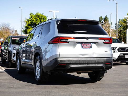 Certified 2024 Toyota Grand Highlander XLE image 7