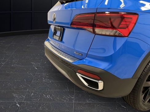 Used 2023 Volkswagen Taos SE w/ Black Wheel Package image 30