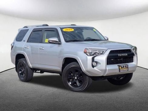 Used 2019 Toyota 4Runner SR5 Premium AWD/4WD image 2
