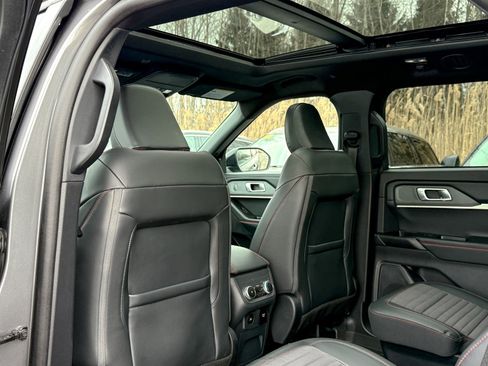 Certified 2025 Ford Explorer ST-Line w/ Premium Package image 21