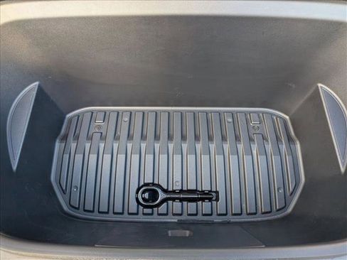 Used 2024 Tesla Model Y Long Range image 23