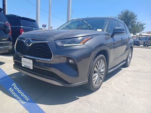 Used 2020 Toyota Highlander Platinum AWD/4WD image 3