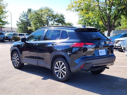 Used 2023 Toyota Corolla Cross XLE image 3