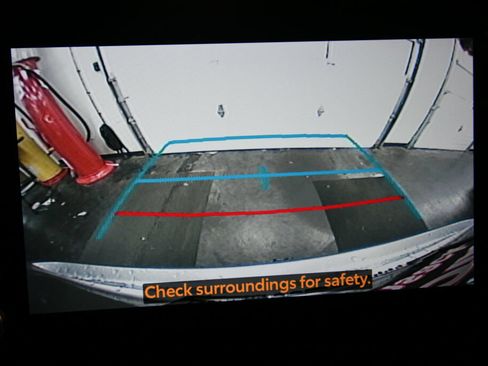 Used 2023 Toyota Highlander XLE AWD/4WD image 17