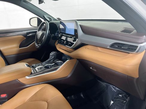 Used 2021 Toyota Highlander Platinum image 31