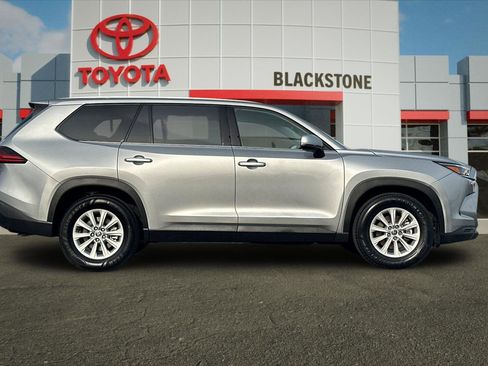 Certified 2025 Toyota Grand Highlander FWD image 2