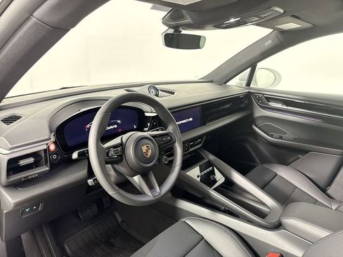 Used 2025 Porsche Macan Electric image 4