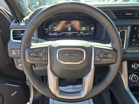 Used 2023 GMC Yukon XL Denali AWD/4WD image 28