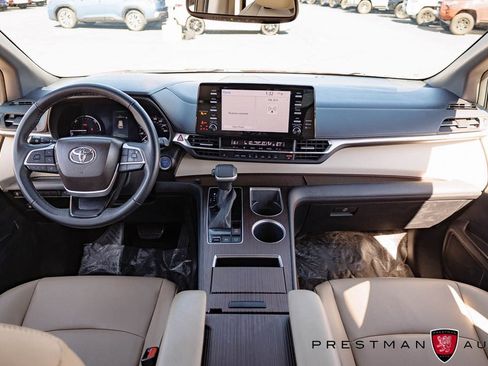 Used 2022 Toyota Sienna XLE image 39