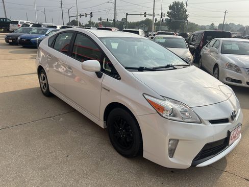 Used 2014 Toyota Prius One image 3