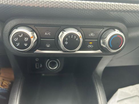 Used 2020 Nissan Kicks S image 24