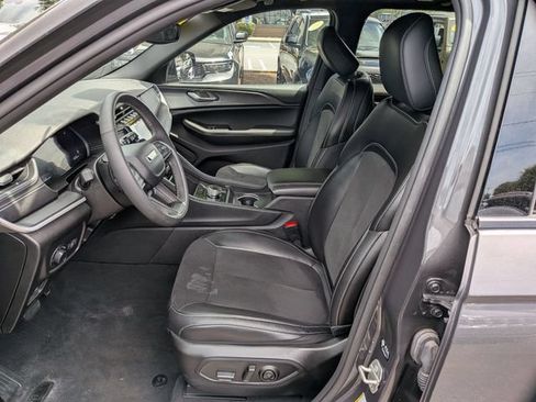 Certified 2023 Jeep Grand Cherokee Altitude AWD/4WD image 9