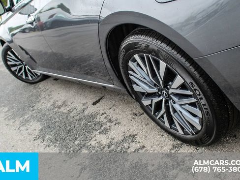 Used 2025 Nissan Altima 2.5 SV FWD image 14