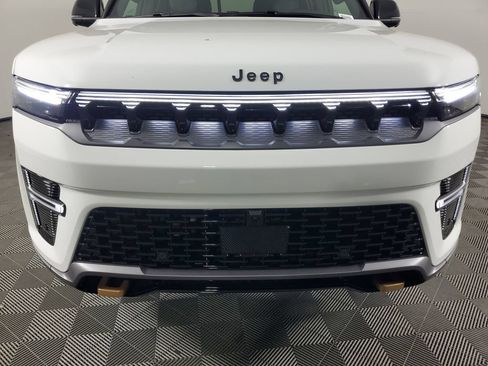 New 2026 Jeep Grand Wagoneer 4WD image 10