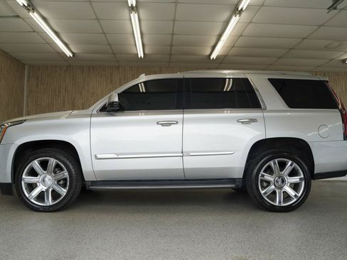 Used 2019 Cadillac Escalade Luxury AWD/4WD image 5