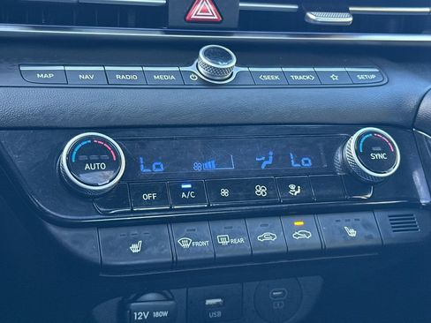 Used 2024 Hyundai Elantra SEL w/ Convenience Package image 21