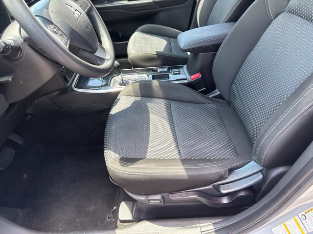 Used 2020 Mitsubishi Outlander ES FWD image 16