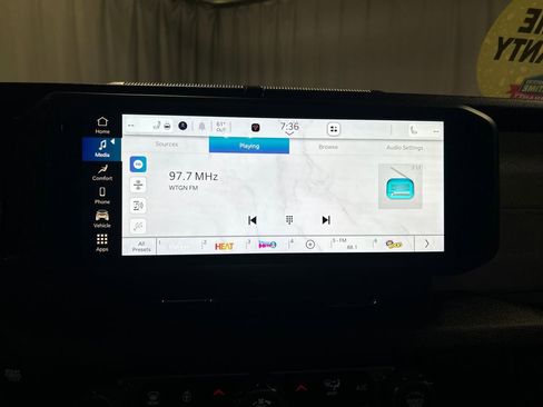 Used 2024 Jeep Wrangler Unlimited image 17