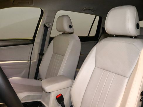 Used 2022 Volkswagen Tiguan SE image 15