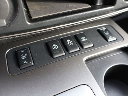 Used 2015 Nissan Armada Platinum w/ 2nd Row Captain Seat Package image 26