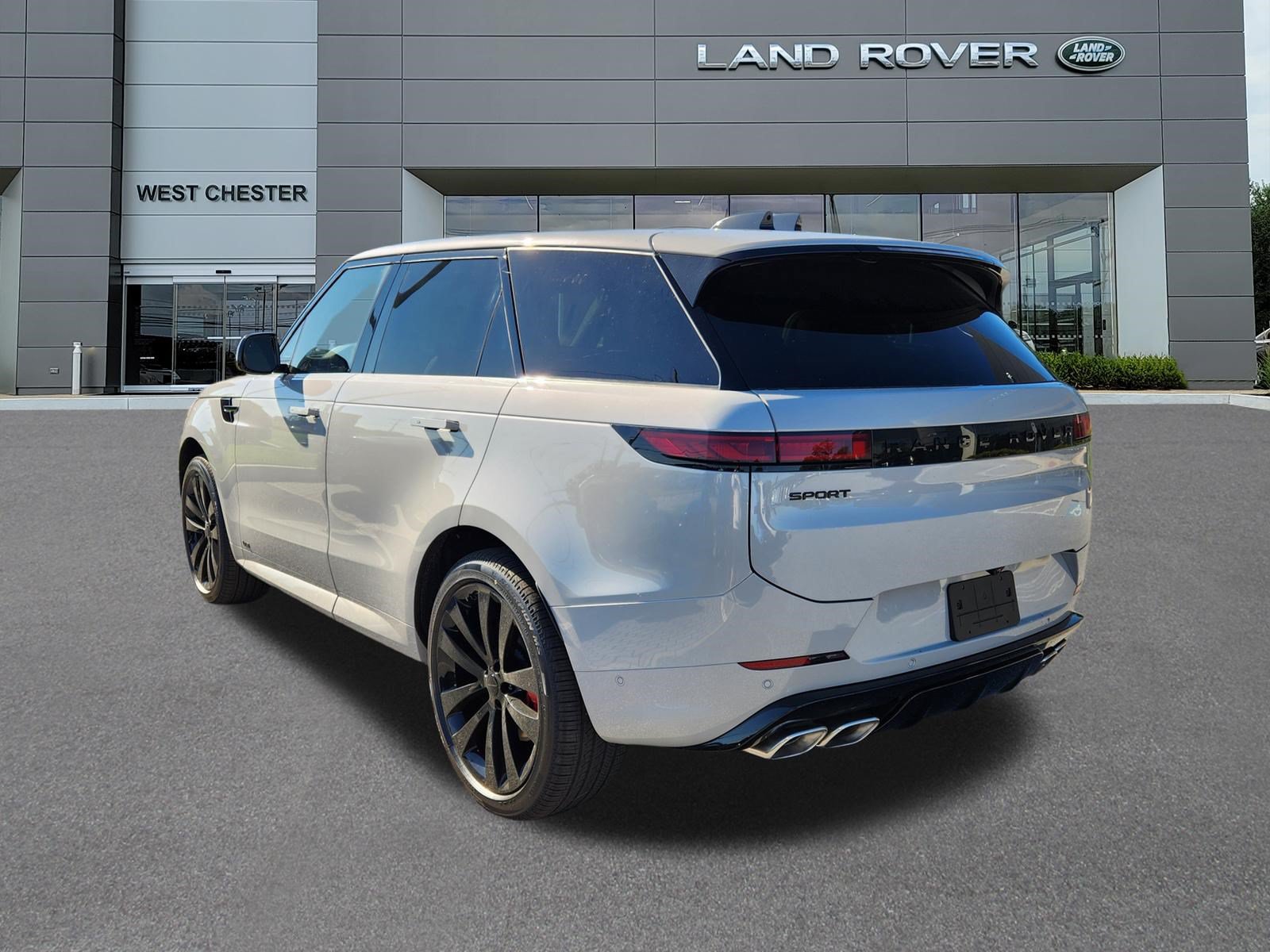 New 2027 Land Rover Range Rover Long Wheelbase SE AWD/4WD image 3