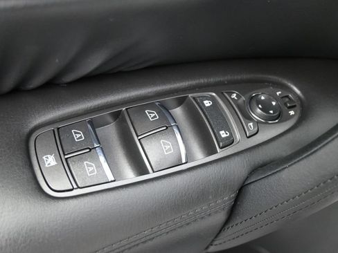 Used 2023 Nissan Armada SL w/ Midnight Edition Package RWD image 4