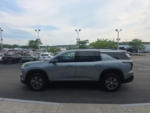 Used 2025 Chevrolet Traverse LT AWD/4WD image 5