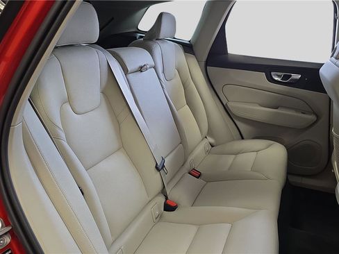 Used 2025 Volvo XC60 B5 Plus w/ Climate Package image 17