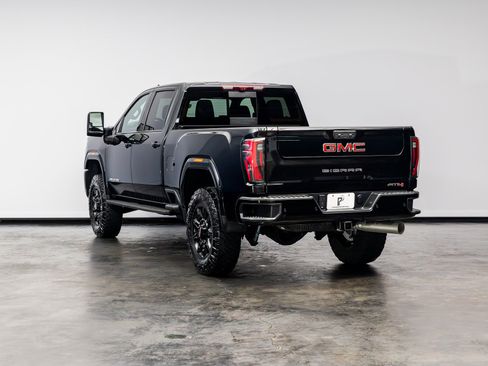 Used 2025 GMC Sierra 2500 AT4 w/ AT4 Premium Plus Package image 17