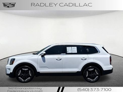 Used 2023 Kia Telluride EX w/ EX Captain's Chair Package AWD/4WD image 17