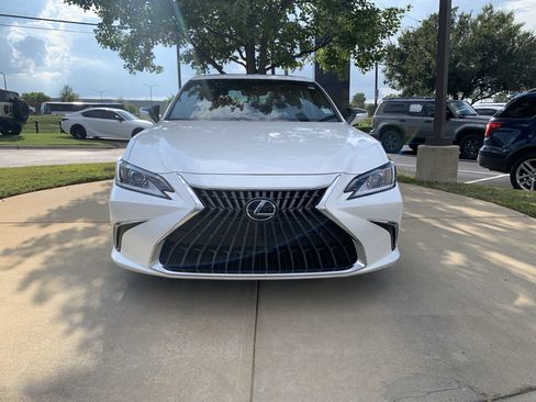Used 2025 Lexus ES 300h w/ Premium Package FWD image 3