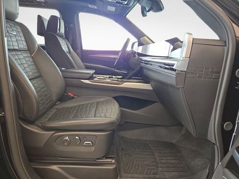 Used 2026 Cadillac Escalade ESV V AWD/4WD image 39