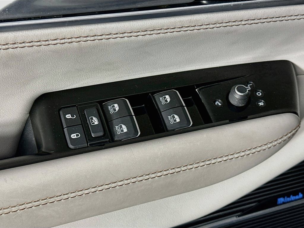Used 2025 Jeep Grand Wagoneer 4WD w/ 8-Passenger Seating Package image 24