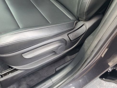 Used 2025 Kia Telluride LX FWD image 16