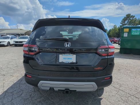 New 2025 Honda Pilot TrailSport image 5