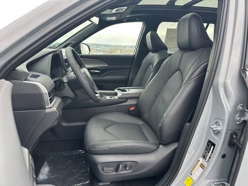 New 2026 Toyota Grand Highlander Nightshade Edition image 9