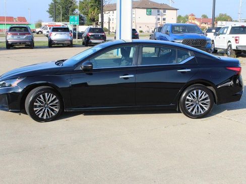 Used 2024 Nissan Altima 2.5 SV image 6