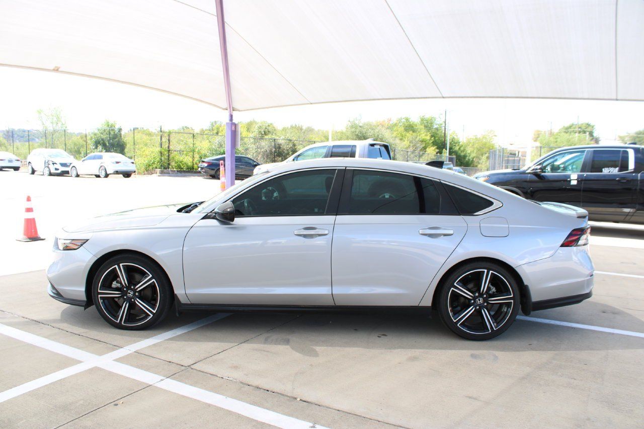 Used 2023 Honda Accord Sport image 2