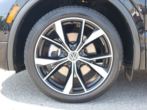 Used 2022 Volkswagen Tiguan SEL R-Line AWD/4WD image 11
