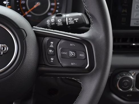Used 2026 Jeep Wrangler Unlimited Rubicon AWD/4WD image 9