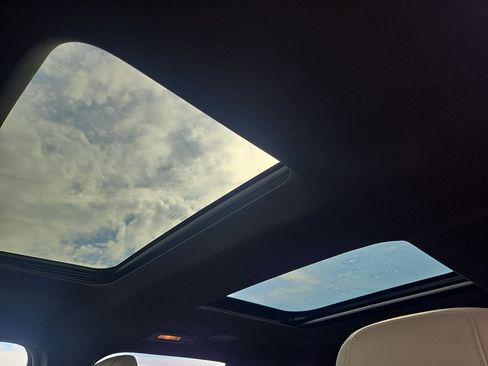 Used 2018 Ford Explorer XLT w/ Equipment Group 202A image 12