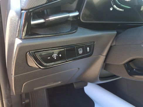 Used 2023 Kia Niro EX FWD image 17
