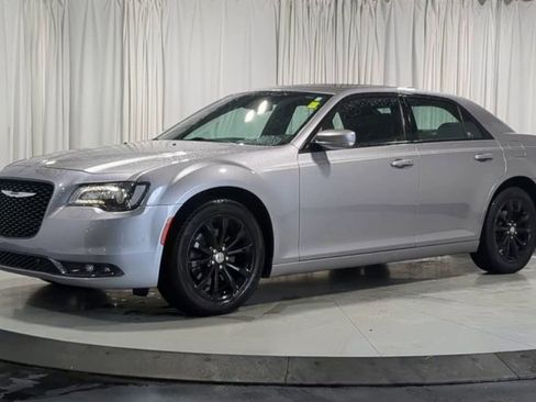 Used 2018 Chrysler 300 S w/ 300S Premium Group AWD/4WD image 5