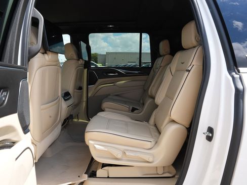 Used 2021 Cadillac Escalade ESV Premium Luxury AWD/4WD image 18