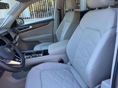 New 2026 Volkswagen Atlas SE image 8