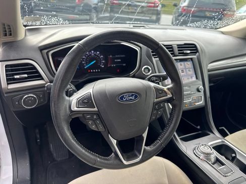 Used 2019 Ford Fusion SE w/ Equipment Group 151A FWD image 15