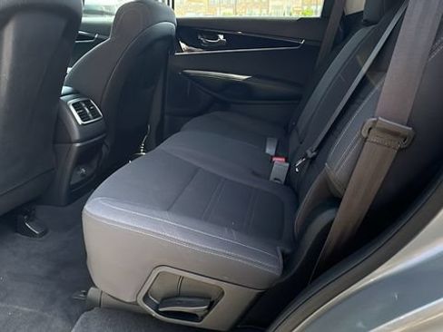 Used 2019 Kia Sorento L FWD image 21