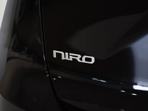 New 2025 Kia Niro EX FWD image 28
